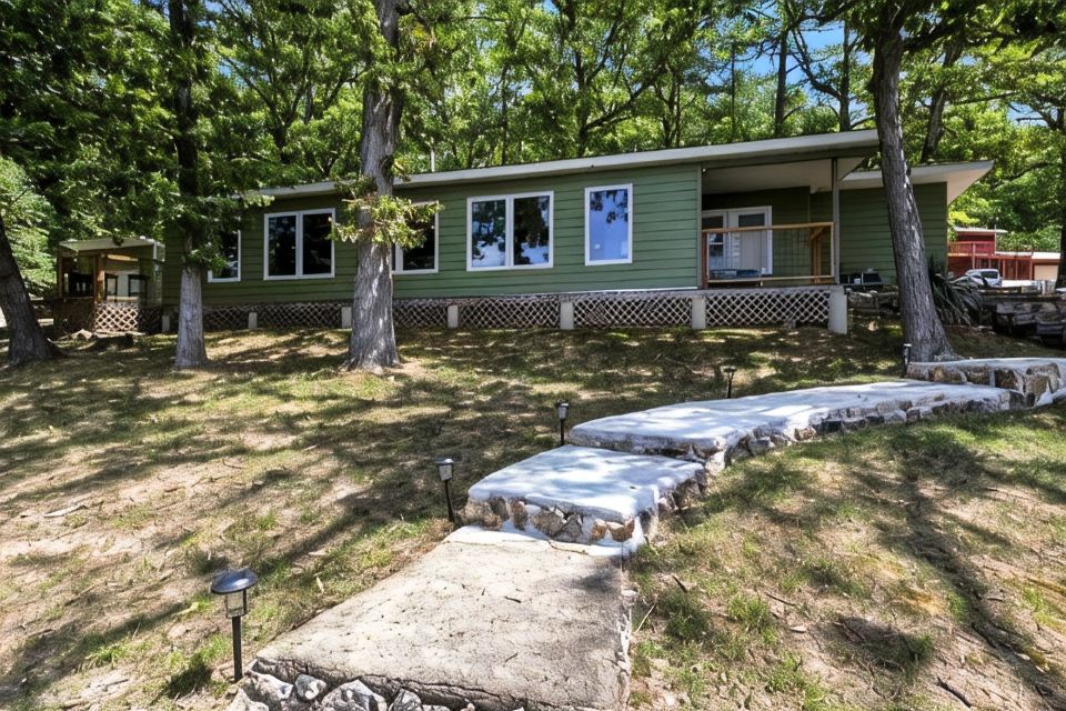Photo 2 of 6