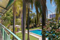 Flag Motor Lodge - Pools