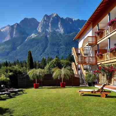 Romantik Alpenhotel Waxenstein Hotel Exterior