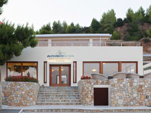 Alonissos Beach Bungalows and Suites Hotel