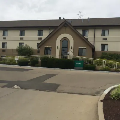 Welcome Suites Springdale Hotels near Morris Outlet
