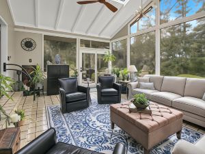 LX47: Pebble Garden Retreat Home with Modern Kitchen