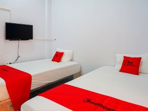 RedDoorz Plus at Hawai Inn Near Mall of Panakukang