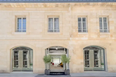 Staycity Aparthotels Bordeaux City Centre Отели рядом с достопримечательностью «Basilique Saint-Seurin»
