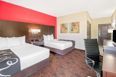 La Quinta Inn & Suites by Wyndham Elk City Hotels in 