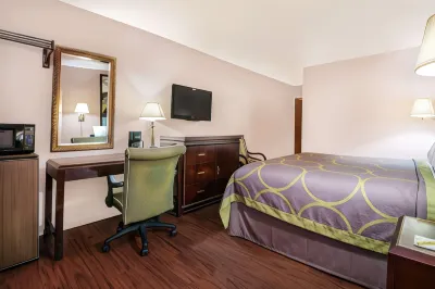 Super 8 by Wyndham San Antonio/I-35 North Hotels in Windcrest