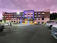 Holiday Inn Express & Suites Harrisburg S - Mechanicsburg Hotel dekat Messiah College