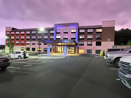 Holiday Inn Express & Suites Harrisburg S - Mechanicsburg