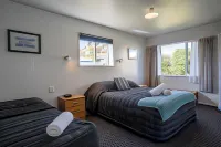 Fitzherbert Court Motel Hotels near Hokitika Beach Sign