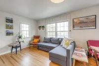 Central Rapid City Home w/ Sunroom & Fireplace! - Maalaistalo