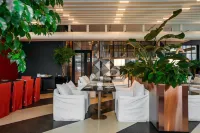 Hotel Tbilisi Tower - สระว่ายน้ำบนดาดฟ้า