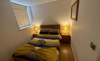 The Old Library - Modern Apartment with Rooftop Terrace Near the Train Station