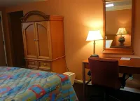 Super 8 by Wyndham Greensburg Hotels in Unity Township