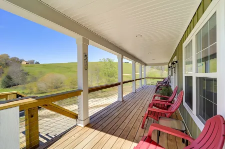 Autumn Retreat Pondside Cabin in Butler, TN