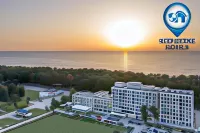 Blue Marine Mielno Hoteles cerca de Zegar Słoneczny w Parku im. Książąt Pomorskich