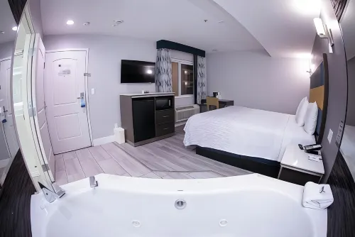 Travelodge Inn & Suites by Wyndham West Covina Hotels in West Covina