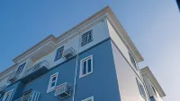 James Court Hotel & Luxury Apartments