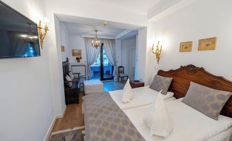 3. Casa Din..