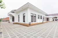 RedDoorz Premium Near Stasiun Lenteng Agung