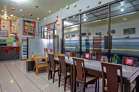 RedDoorz Syariah @ Sunan Bonang Magelang Отели рядом с достопримечательностью «Statue of Prince Diponegoro»