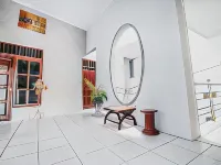 RedDoorz Near Alun Alun Bandung 2 Hotels in Regol