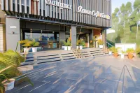 Hotel Florida Отели рядом с достопримечательностью «Санни Энклав Парк Ниэр Кендрия Вихар»