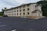 Super 8 by Wyndham la Vale/Cumberland Area Hotels in Frostburg