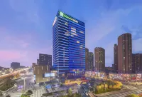 Holiday Inn Express Yantai Wanhang Hotel berhampiran Yantai Tiandi Plaza