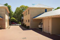 Unit Close to Airport, Hospital, Shops & Transport Hotels in Hazelmere
