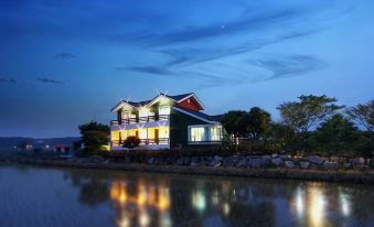 Taean Mongsanpo Pine and Apple Pension