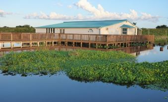 Days Inn & Suites by Wyndham Lake Okeechobee