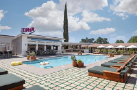 River Lodge Paso - 21 & over Pool