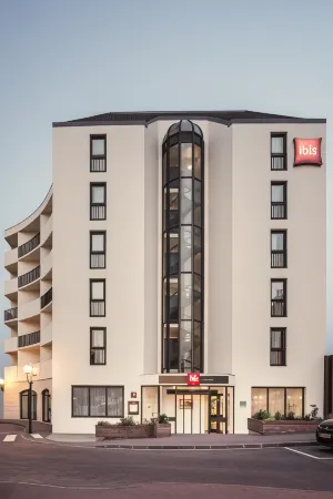 Ibis St Gratien - Enghien-Les-Bains Отели в г. Саннуа