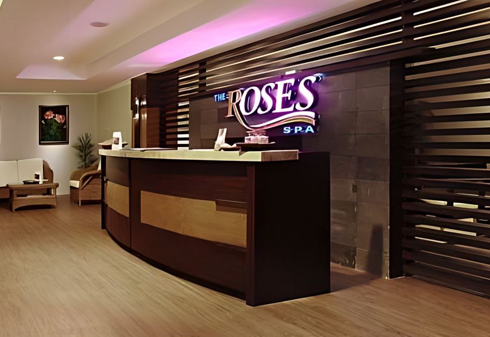 4. 아스톤 트로피카..