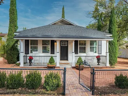 Luxury Meets Historic in This Boutique One of a Kind Clarkdale Getaway