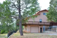 Yosemite Gateway at Bass Lake — A Spacious Sierra Nevada Mountain Retreat