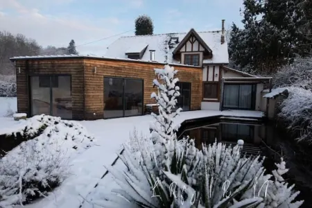 Le Refuge du Bois D'amour Отели в г. Арньер-Сюр-Итон