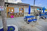 Beautiful 2 Bed/2 Bath Oceanfront Condo Overlooking Pool - Includes Beach Chairs