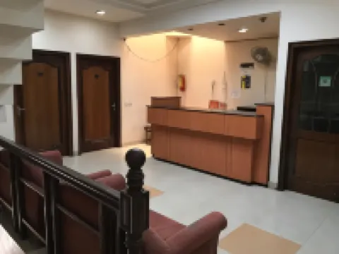 Hotel D R International