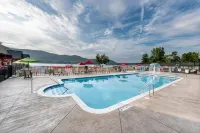Scotty's Lakeside Resort - Beach