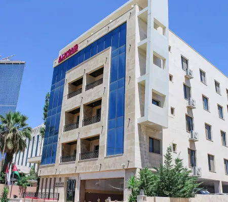 Almond Hotel Apartments Отели рядом с достопримечательностью «King Hussein Bin Talal Mosque»