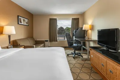 Comfort Inn Hotel dekat Ajax Greenbelt