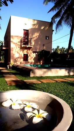 Sri Beach Bungalows and Villa Отели рядом с достопримечательностью «Marawila Beach»