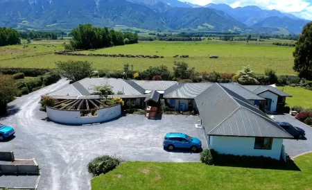 Te Mahuru Retreat