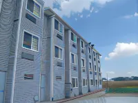 Microtel Inn by Wyndham Champaign Hotels near Illinois Terminal