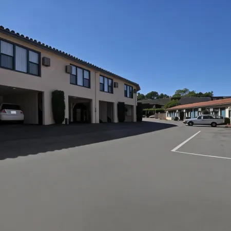 Marinwood Inn & Suites