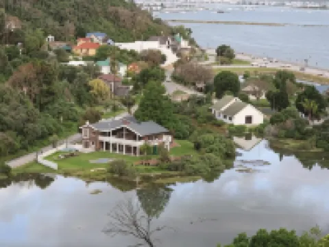 ソールト リバー ロッジ クニスナのホテル