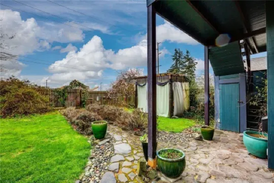 Private Patio and Lush Garden Oasis - Charming Retreat