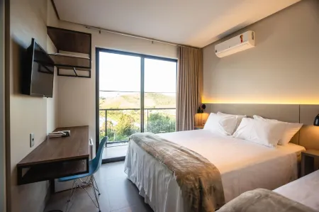 Naim Hotel Отели рядом с достопримечательностью «Paraiso Perdido»