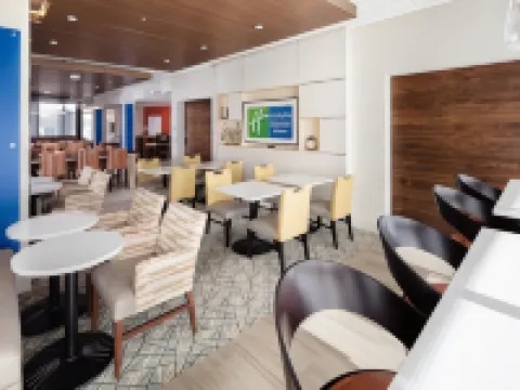 Holiday Inn Express & Suites EAST PEORIA - RIVERFRONT by IHG Hotels in Peoria